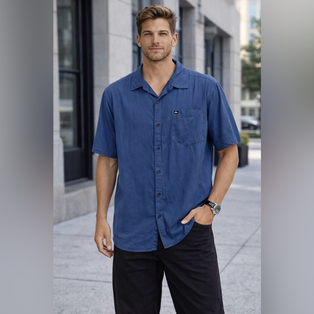 Quiksilver Blue Short Sleeve Button Up Shirt Men’s XL Casual Surf Skate